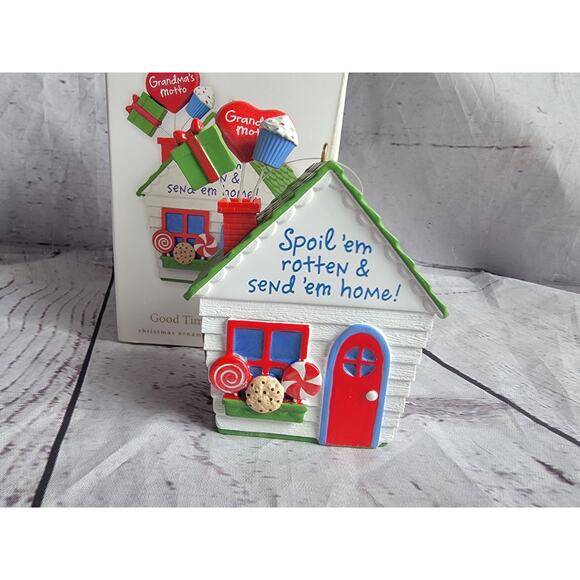 2010 Hallmark Keepsake “Good Times at Grandma's” Christmas Ornament house - Picture 2 of 11